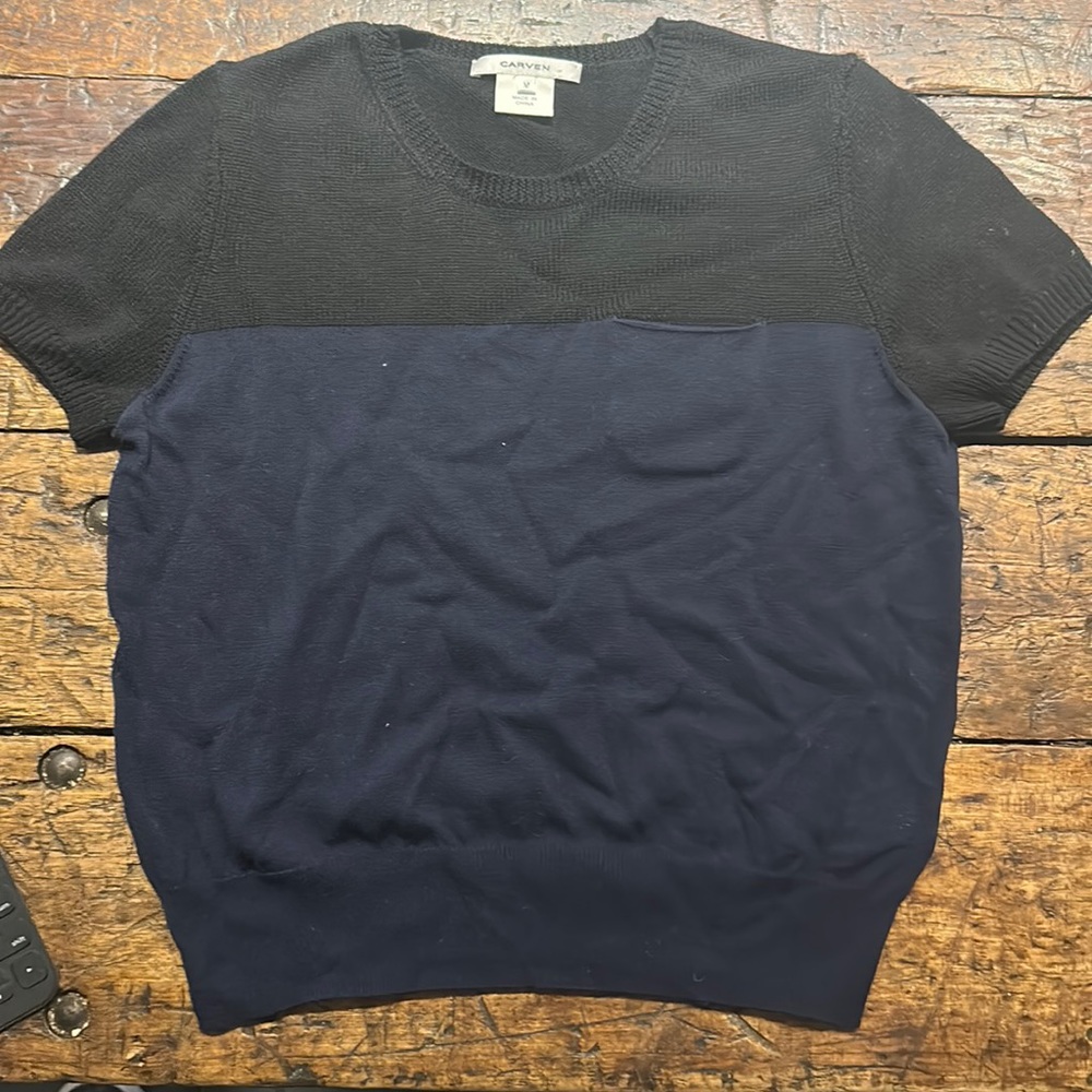 Two material color blocking sweater T from Carven.